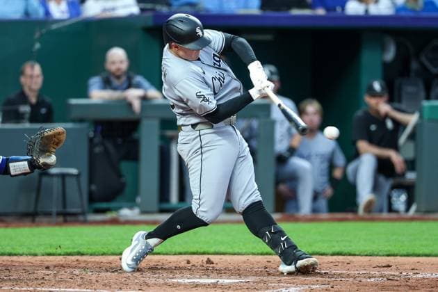May 6, 2025: Chicago White Sox first baseman Andrew Vaughn (25) hits an RBI single scoring Chicago White Sox designated hitter Matt Thaiss (29) during the sixth inning against the Kansas City Royals at Kauffman Stadium in Kansas City, MO. CSM Kansas City United States of America - ZUMAc04_ 20250506_zma_c04_025 Copyright: xDavidxSmithx