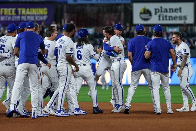 May 6, 2025: Kansas City Royals players celebrate their ninth inning walk off 4-3 win over the Chicago White Sox at Kauffman Stadium in Kansas City, MO. CSM Kansas City United States of America - ZUMAc04_ 20250506_zma_c04_029 Copyright: xDavidxSmithx