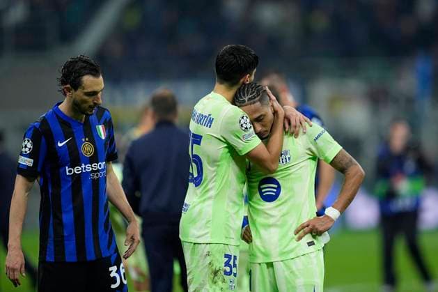 May 7, 2025, Milan, Milan, Italy: Gerard Martin and Raphinha Dias Belloli of FC Barcelona, Barca laments during the UEFA Champions League 2024 25 Semi Final First Leg match between FC Internazionale Milano and FC Barcelona at Giuseppe Meazza Stadium on May 06, 2025 in Milan, Italy. Milan Italy - ZUMAa181 20250507_zaa_a181_010 Copyright: xDennisxAgyemanx