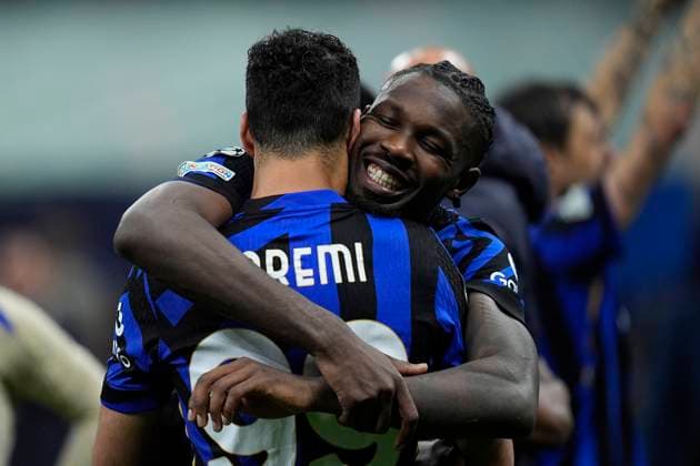 May 7, 2025, Milan, Milan, Italy: Marcus Thuram and Mehdi Taremi of Inter celebrates the victory during the UEFA Champions League 2024 25 Semi Final First Leg match between FC Internazionale Milano and FC Barcelona, Barca at Giuseppe Meazza Stadium on May 06, 2025 in Milan, Italy. Milan Italy - ZUMAa181 20250507_zaa_a181_018 Copyright: xDennisxAgyemanx