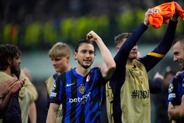 May 7, 2025, Milan, Milan, Italy: Matteo Darmian of Inter celebrates the victory during the UEFA Champions League 2024 25 Semi Final First Leg match between FC Internazionale Milano and FC Barcelona, Barca at Giuseppe Meazza Stadium on May 06, 2025 in Milan, Italy. Milan Italy - ZUMAa181 20250507_zaa_a181_020 Copyright: xDennisxAgyemanx