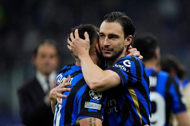 May 7, 2025, Milan, Milan, Italy: Matteo Darmian and Lautaro Martinez of Inter celebrates the victory during the UEFA Champions League 2024 25 Semi Final First Leg match between FC Internazionale Milano and FC Barcelona, Barca at Giuseppe Meazza Stadium on May 06, 2025 in Milan, Italy. Milan Italy - ZUMAa181 20250507_zaa_a181_035 Copyright: xDennisxAgyemanx