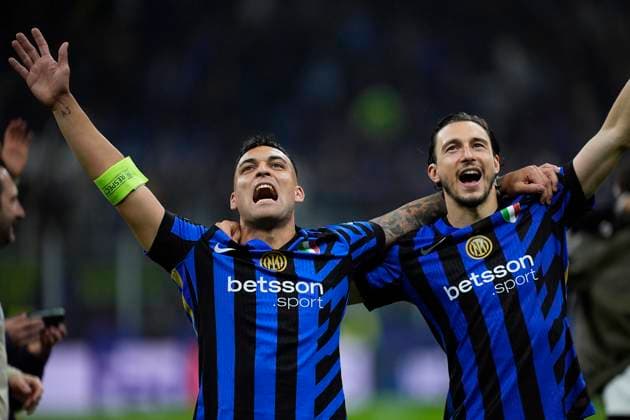 May 7, 2025, Milan, Milan, Italy: Matteo Darmian and Lautaro Martinez of Inter celebrates the victory during the UEFA Champions League 2024 25 Semi Final First Leg match between FC Internazionale Milano and FC Barcelona, Barca at Giuseppe Meazza Stadium on May 06, 2025 in Milan, Italy. Milan Italy - ZUMAa181 20250507_zaa_a181_037 Copyright: xDennisxAgyemanx