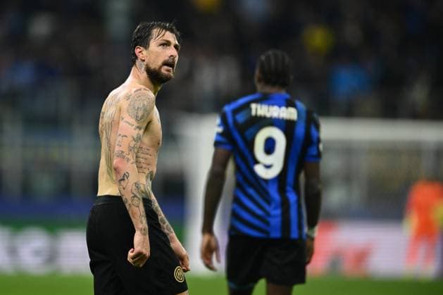 FC Internazionale Milano v FC Barcelona, Barca - UEFA Champions League 2024 25 Semi Final Second Leg Francesco Acerbi of F.C. Inter celebrates after scoring the goal to make it 3-3 during the UEFA Champions League 2024 25 Semi-Final Second Leg match between FC Internazionale Milano and FC Barcelona at San Siro Stadium in Milan, Italy, on May 6, 2025 Milan Italy Italy  Copyright: xDomenicoxCippitellix originalFilename:cippitelli-fcintern250506_npAny.jpg