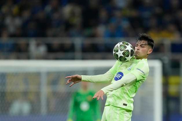 FC Internazionale Milano v FC Barcelona, Barca - UEFA Champions League 2024 25 Semi Final Second Leg Pedri central midfield of Barcelona and Spain controls the ball during the UEFA Champions League 2024 25 Semi Final Second Leg match between FC Internazionale Milano and FC Barcelona at Giuseppe Meazza Stadium on May 6, 2025 in Milan, Italy. Milan Italy  Copyright: xJosexBretonx originalFilename:bretonhernandez-fcintern250506_npj6o.jpg