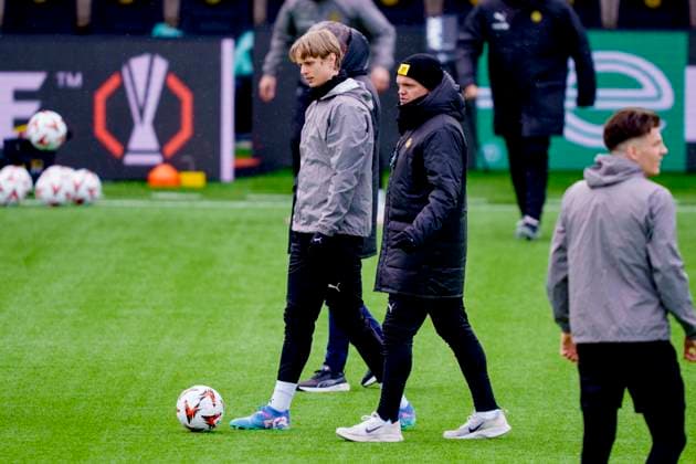 Training for the European League semi-final Bodo 20250507 Ulrik Saltnes together with coach Gaute Ugelstad Helstrup at Bodo Glimts training the day before the European League semi-final against Tottenham at Aspmyra Stadium Photo Stian Lysberg Solum NTB Bodo Norge EDITORIAL USE ONLY RESTRICTED USE FOR BETTING COMPANIES  Copyright: xStianxLysbergxSolumx xNTBx