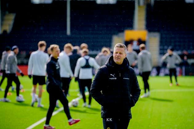 Training for the European League semi-final Bodo 20250507 Coach Kjetil Knutsen at Bodo Glimts training session on the day of the European League semi-final against Tottenham at Aspmyra Stadium Photo Stian Lysberg Solum NTB Bodo Norge EDITORIAL USE ONLY RESTRICTED USE FOR BETTING COMPANIES  Copyright: xStianxLysbergxSolumx xNTBx