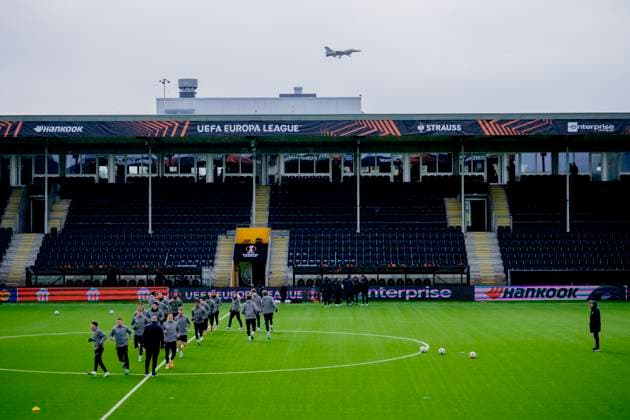 Training for the European League semi-final Bodo 20250507 An F 16 flies over Bodo Glimts training on the day of the European League semi-final against Tottenham at Aspmyra Stadium Photo Stian Lysberg Solum NTB Bodo Norge EDITORIAL USE ONLY RESTRICTED USE FOR BETTING COMPANIES  Copyright: xx