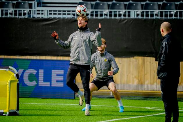 Training for the European League semi-final Bodo 20250507 Kasper Hogh at Bodo Glimts training session on the day of the European League semi-final against Tottenham at Aspmyra Stadium Photo Stian Lysberg Solum NTB Bodo Norge EDITORIAL USE ONLY RESTRICTED USE FOR BETTING COMPANIES  Copyright: xStianxLysbergxSolumx xNTBx