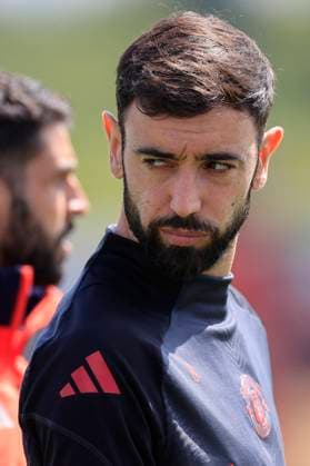 Manchester United, ManU 07 05 2025. Training Bruno Fernandes (8) of Manchester United during the Europa League training session for Manchester United at Carrington, Manchester, United Kingdom on 7 May 2025. Manchester Carrington United Kingdom Editorial use only , Copyright: xConorxMolloyx PSI-22029-0025