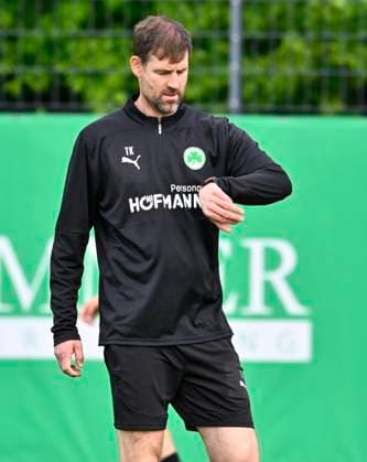 02 01 2025 Soccer 2 Bundesliga Season 2024 2025 SpVgg Greuther Fürth Fuerth Kleeblatt Training xwoxzix Thomas Kleine Coach SpVgg Greuther Fürth looks at the clock