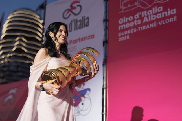 The trophy during the teams presentation ahead of the Giro d™Italia cycling race in Tirana. The race starts on Friday, May 9, with the first stage over 160 km, from Durazzo (Durres) to Tirana (Tirane), Albania- Wednesday, May 7, 2025. - cycling.  Copyright: xMassimoxPaolone LaPressex