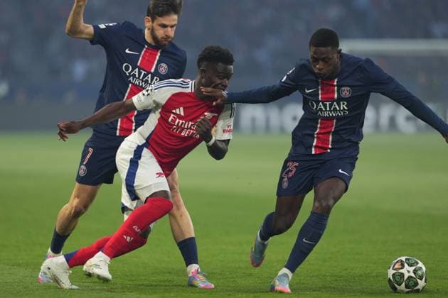 Bukayo Saka of Arsenal takes on Nuno Mendes of PSG Paris Saint-Germain v Arsenal, UEFA Champions League, Semi Final, Second Leg, Football, Parc des Princes, Paris, France - 07 May 2025 EDITORIAL USE ONLY No use with unauthorised audio, video, data, fixture lists, club league logos or live services. Online in-match use limited to 120 images, no video emulation. No use in betting, games or single club league player publications. Copyright: xDavexWinter Shutterstockx 15288067x
