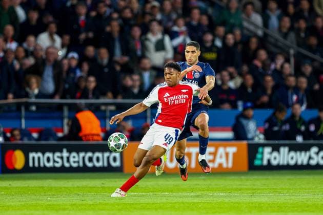 Paris Saint-Germain v Arsenal Champions League 07 05 2025. Semi-Final Achraf Hakimi (2) of Paris Saint-Germain battles with Myles Lewis-Skelly (49) of Arsenal during the Champions League semi final match between Paris Saint-Germain and Arsenal at Parc des Princes, Paris, France on 7 May 2025. Editorial use only , Copyright: xNigelxKeenex PSI-22025-0025