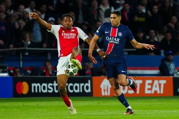 Myles Lewis-Skelly of Arsenal (L) battles with Achraf Hakimi of PSG (R) Paris Saint-Germain v Arsenal, UEFA Champions League, Semi Final, Second Leg, Football, Parc des Princes, Paris, France - 07 May 2025 EDITORIAL USE ONLY No use with unauthorised audio, video, data, fixture lists, club league logos or live services. Online in-match use limited to 120 images, no video emulation. No use in betting, games or single club league player publications. Copyright: xJavierxGarcia Shutterstockx 15288068bj