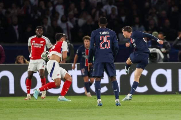 Paris, Parc des Princes 7 05 2025 xJFx UEFA Champions League 2024 25 Semi-final second leg Paris Saint Germain Arsenal FC v l , William Saliba Arsenal FC , Fabian Ruiz Paris Saint Germain scores the goal to make it 1 0 Copyright: JoaquimxFerreira