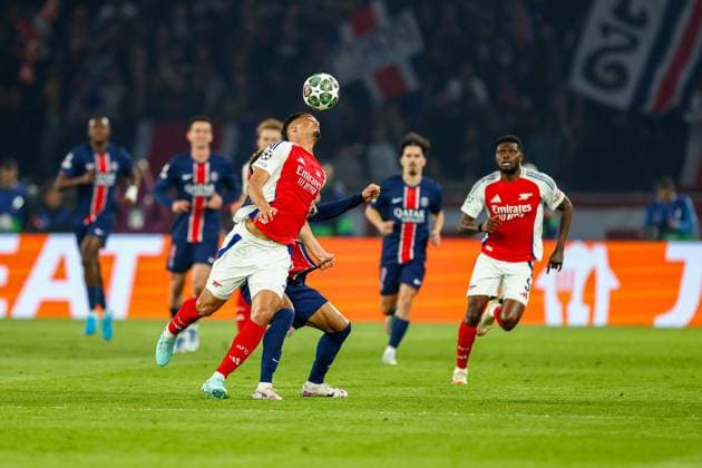 Paris Saint-Germain v Arsenal Champions League 07 05 2025. Semi-Final William Saliba (2) of Arsenal heads the ball during the Champions League semi final match between Paris Saint-Germain and Arsenal at Parc des Princes, Paris, France on 7 May 2025. Editorial use only , Copyright: xNigelxKeenex PSI-22025-0036