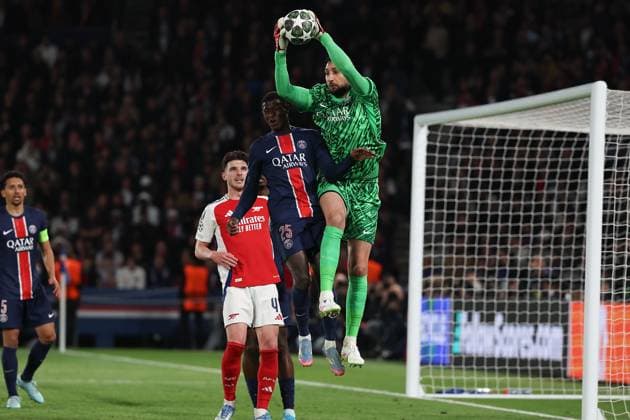 Paris, Parc des Princes 7 05 2025 xJFx UEFA Champions League 2024 25 semi-final second leg Paris Saint Germain Arsenal FC v l , Ben White Arsenal FC , Nuno Mendes Paris Saint Germain , goalkeeper Gianluigi Donnarumma Paris Saint Germain in action, in action, Copyright: JoaquimxFerreira