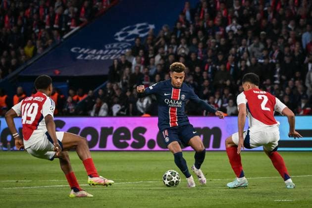 Champions League PSG vs Arsenal FC - FA Paris Saint-Germain’s forward Desire Doue fights for the ball during the UEFA Champions League football match between Paris Saint-Germain and Arsenal FC at the Parc des Princes Stadium in Paris on May 7, 2025. Photo by Firas Abdullah ABACAPRESS.COM Paris Ile-de-France France  Copyright: xAbdullahxFiras ABACAx