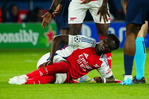 Bukayo Saka of Arsenal reacts to an injury Paris Saint-Germain v Arsenal, UEFA Champions League, Semi Final, Second Leg, Football, Parc des Princes, Paris, France - 07 May 2025 EDITORIAL USE ONLY No use with unauthorised audio, video, data, fixture lists, club league logos or live services. Online in-match use limited to 120 images, no video emulation. No use in betting, games or single club league player publications. Copyright: xJavierxGarcia Shutterstockx 15288068ce