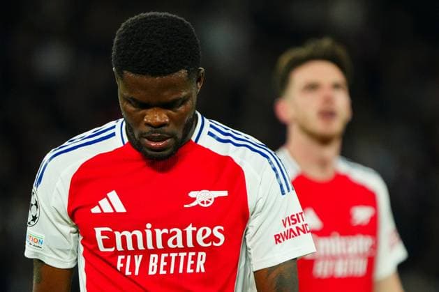 Thomas Partey of Arsenal (L) shows a look of dejection Paris Saint-Germain v Arsenal, UEFA Champions League, Semi Final, Second Leg, Football, Parc des Princes, Paris, France - 07 May 2025 EDITORIAL USE ONLY No use with unauthorised audio, video, data, fixture lists, club league logos or live services. Online in-match use limited to 120 images, no video emulation. No use in betting, games or single club league player publications. Copyright: xJavierxGarcia Shutterstockx 15288068cl