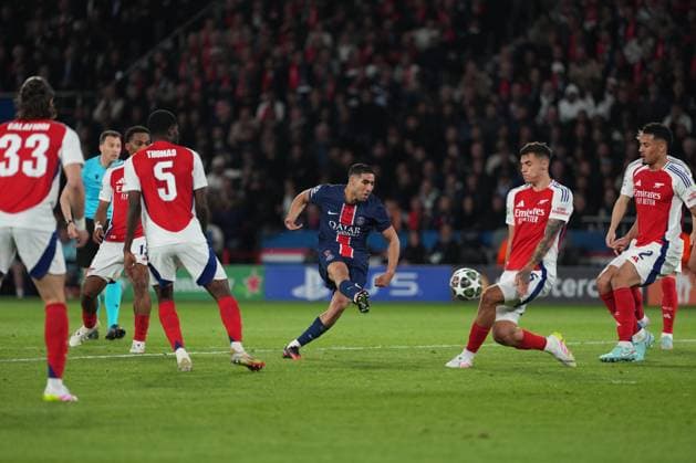 Sport Bilder des Tages Achraf Hakimi of PSG puts his side 2-0 ahead Paris Saint-Germain v Arsenal, UEFA Champions League, Semi Final, Second Leg, Football, Parc des Princes, Paris, France - 07 May 2025 EDITORIAL USE ONLY No use with unauthorised audio, video, data, fixture lists, club league logos or live services. Online in-match use limited to 120 images, no video emulation. No use in betting, games or single club league player publications.  Copyright: xDavexWinter Shutterstockx 15288067cf
