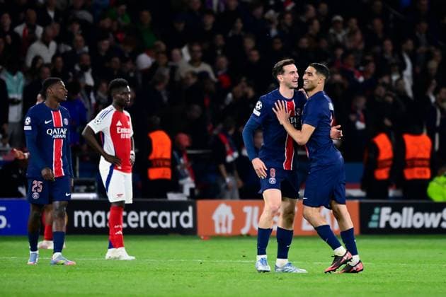 FOOTBALL : PSG vs Arsenal - Ligue des Champions - 07 05 2025 Achraf Hakimi ( 2 - PSG ) celebrates with Fabian Ruiz ( 8 - PSG ) during the UEFA Champions League match between Paris Saint Germain and Arsenal FC at Parc Des Princes on May 07 , 2025 in Paris, France. ( Photo by Dante Badano PsnewZ ) - ParisFrance  Copyright: xx