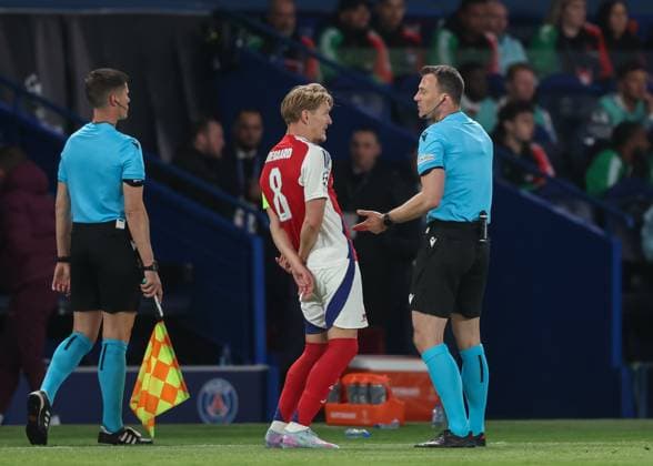 Paris, France, 7th May 2025. Martin Odegaard of Arsenal speaks with referee Felix Zwayer during the Paris Saint Germain vs Arsenal UEFA Champions League match at Le Parc des Princes, Paris. Picture credit should read: David Klein Sportimage EDITORIAL USE ONLY. No use with unauthorised audio, video, data, fixture lists, club league logos or live services. Online in-match use limited to 120 images, no video emulation. No use in betting, games or single club league player publications. SPI_046_DK_PARIS_ST_GERMAIN_V_ARSENAL SPI-3913-0045