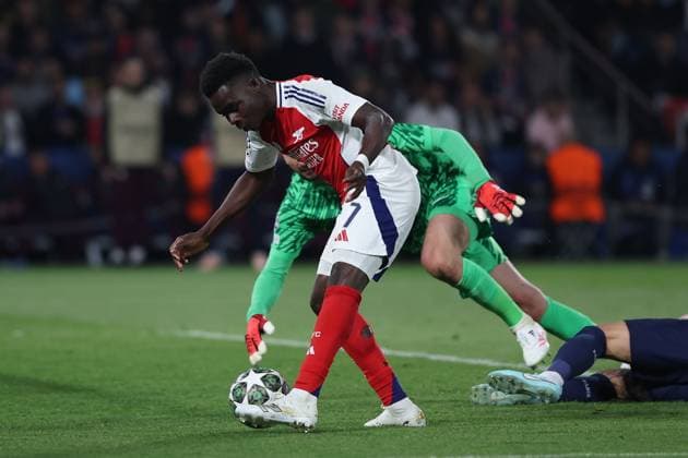 Paris, Parc des Princes 7 05 2025 xJFx UEFA Champions League 2024 25 Semi-final second leg Paris Saint Germain Arsenal FC v l , Bukayo Saka Arsenal FC scores the goal for 1 2, goalkeeper Gianluigi Donnarumma Paris Saint Germain Copyright: JoaquimxFerreira