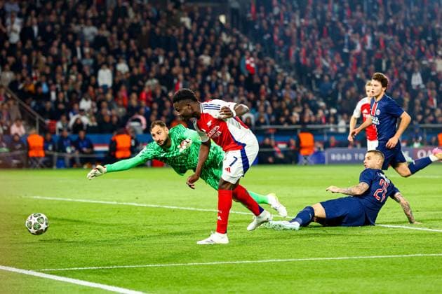 Paris Saint-Germain v Arsenal Champions League 07 05 2025. Semi-Final Goal 1-2 Bukayo Saka (7) of Arsenal scores a goal during the Champions League semi final match between Paris Saint-Germain and Arsenal at Parc des Princes, Paris, France on 7 May 2025. Editorial use only , Copyright: xNigelxKeenex PSI-22025-0054