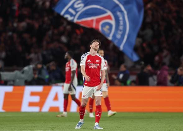 Paris, France, 7th May 2025. Declan Rice of Arsenal reacts as his side concede their second goal during the Paris Saint Germain vs Arsenal UEFA Champions League match at Le Parc des Princes, Paris. Picture credit should read: David Klein Sportimage EDITORIAL USE ONLY. No use with unauthorised audio, video, data, fixture lists, club league logos or live services. Online in-match use limited to 120 images, no video emulation. No use in betting, games or single club league player publications. SPI_053_DK_PARIS_ST_GERMAIN_V_ARSENAL SPI-3913-0052