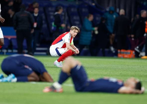 Dejected Arsenal captain Martin Odegaard at the end of the game Paris Saint-Germain v Arsenal, Football, UEFA Champions League, Semi-Final 2nd Leg, Parc des Princes, Paris, France - 07 05 2025 Editorial use only  Copyright: xMattxImpey Shutterstockx 15289021ae