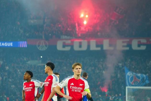 Martin odegaard of Arsenal shows a look of dejection at full-time Paris Saint-Germain v Arsenal, UEFA Champions League, Semi Final, Second Leg, Football, Parc des Princes, Paris, France - 07 May 2025 EDITORIAL USE ONLY No use with unauthorised audio, video, data, fixture lists, club league logos or live services. Online in-match use limited to 120 images, no video emulation. No use in betting, games or single club league player publications. Copyright: xJavierxGarcia Shutterstockx 15288068eq