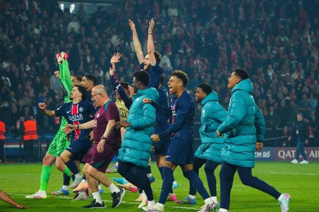 PSG players celebrate at full-time Paris Saint-Germain v Arsenal, UEFA Champions League, Semi Final, Second Leg, Football, Parc des Princes, Paris, France - 07 May 2025 EDITORIAL USE ONLY No use with unauthorised audio, video, data, fixture lists, club league logos or live services. Online in-match use limited to 120 images, no video emulation. No use in betting, games or single club league player publications. Copyright: xJavierxGarcia Shutterstockx 15288068et