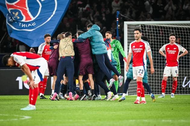 Sport Bilder des Tages May 7, 2025, Paris, France, France: Players of PSG celebrate the victory and players of Arsenal look dejected during the UEFA Champions League match between Paris Saint-Germain and Arsenal FC at Parc des Princes Stadium on May 07, 2025 in Paris, France. Paris France - ZUMAm308 20250507_zsp_m308_015 Copyright: xMatthieuxMirvillex