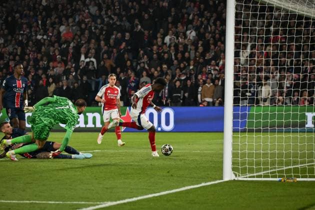Champions League PSG vs Arsenal FC - FA Arsenal’s forward Bukayo Saka scores a goal during the UEFA Champions League football match between Paris Saint-Germain and Arsenal FC at the Parc des Princes Stadium in Paris on May 7, 2025. Photo by Firas Abdullah ABACAPRESS.COM Paris Ile-de-France France  Copyright: xAbdullahxFiras ABACAx