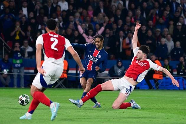 FOOTBALL : PSG vs Arsenal - Ligue des Champions - 07 05 2025 Bradley Barcola ( 29 - PSG ) and Declan Rice ( 41 - Arsenal FC ) during the UEFA Champions League match between Paris Saint Germain and Arsenal FC at Parc Des Princes on May 07 , 2025 in Paris, France. ( Photo by Dante Badano PsnewZ ) - ParisFrance  Copyright: xx