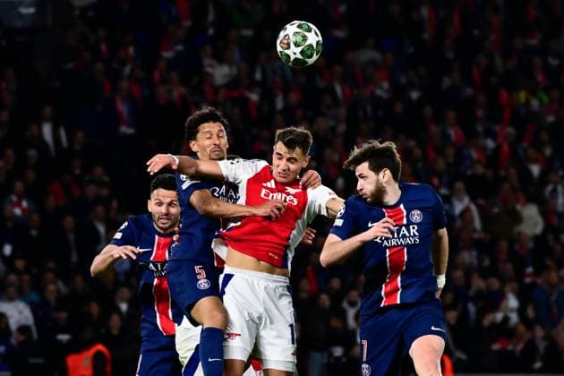 FOOTBALL : PSG vs Arsenal - Ligue des Champions - 07 05 2025 Marquinhos ( 5 - PSG ) , Jakub Kiwior ( 15 - Arsenal FC ) and Khvicha Kvaratskhelia ( 7 - PSG ) during the UEFA Champions League match between Paris Saint Germain and Arsenal FC at Parc Des Princes on May 07 , 2025 in Paris, France. ( Photo by Dante Badano PsnewZ ) - ParisFrance  Copyright: xx
