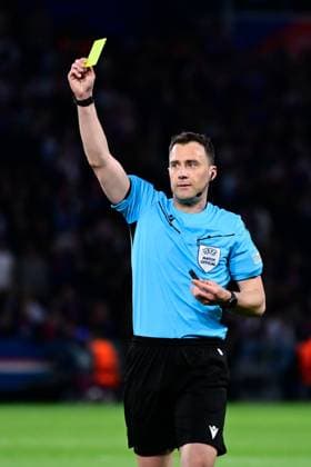 FOOTBALL : PSG vs Arsenal - Ligue des Champions - 07 05 2025 Felix Zwayer ( referee ) during the UEFA Champions League match between Paris Saint Germain and Arsenal FC at Parc Des Princes on May 07 , 2025 in Paris, France. ( Photo by Dante Badano PsnewZ ) - ParisFrance  Copyright: xx