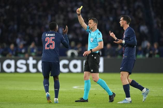 Referee Felix Zwayer gives a yellow card to Nuno Mendes of PSG Paris Saint-Germain v Arsenal, UEFA Champions League, Semi Final, Second Leg, Football, Parc des Princes, Paris, France - 07 May 2025 EDITORIAL USE ONLY No use with unauthorised audio, video, data, fixture lists, club league logos or live services. Online in-match use limited to 120 images, no video emulation. No use in betting, games or single club league player publications. Copyright: xDavexWinter Shutterstockx 15288067hk
