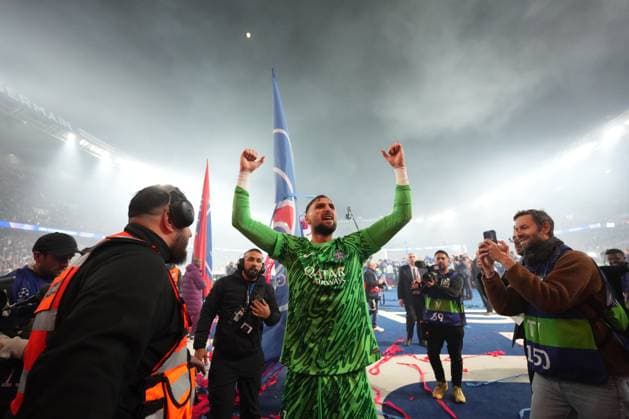 Sport Bilder des Tages Gianluigi Donnarumma of PSG celebrates after the match Paris Saint-Germain v Arsenal, UEFA Champions League, Semi Final, Second Leg, Football, Parc des Princes, Paris, France - 07 May 2025 EDITORIAL USE ONLY No use with unauthorised audio, video, data, fixture lists, club league logos or live services. Online in-match use limited to 120 images, no video emulation. No use in betting, games or single club league player publications. Copyright: xDavexWinter Shutterstockx 15288067mv