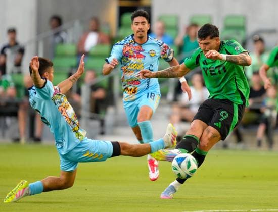 May 7, 2025, Austin, Texas, USA: El Paso Locomotive midfielder GABRIEL TORRES (16) against Austin FC forward BRANDON VAZQUEZ (9) during a US Open Cup match between Austin FC and El Paso Locomotive on May 7, 2025, in Austin, Texas. Austin USA - ZUMAc201 20250507_zap_c201_025 Copyright: xScottxColemanx