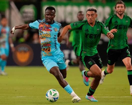 May 7, 2025, Austin, Texas, USA: El Paso Locomotive forward TUMI MOSHOBANE (11) against Austin FC midfielder OWEN WOLFF (33) during a US Open Cup match between Austin FC and El Paso Locomotive on May 7, 2025, in Austin, Texas. Austin USA - ZUMAc201 20250507_zap_c201_043 Copyright: xScottxColemanx