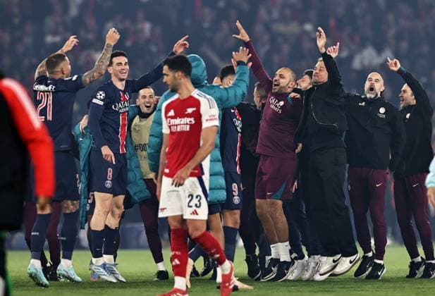 Sport Bilder des Tages (250508) -- PARIS, May 8, 2025 -- Members of Paris Saint-Germain celebrate advancing to the final after winning the UEFA Champions League semifinal second leg match between Paris Saint-Germain and Arsenal at the Parc des Princes stadium in Paris, France, May 7, 2025. ) (SP)FRANCE-PARIS-FOOTBALL-UEFA CHAMPIONS LEAGUE-PSG VS ARSENAL GaoxJing 