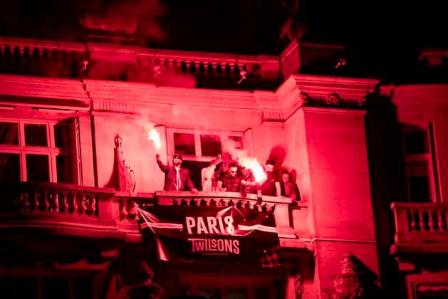 Paris Celebrates: PSG Reaches Champions League Final PSG supporters celebrate on the Champs-Elysees in Paris, France, on May 7, after their team s 2-1 victory over Arsenal at the Parc des Princes. Combined with their 1-0 win in the first leg, Paris Saint-Germain secures a place in the UEFA Champions League final--the second in the club s history. Paris France  Copyright: xStefanoxLorussox originalFilename:lorusso-notitle250508_npWxe.jpg