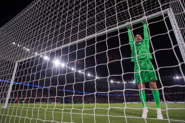 Paris Saint-Germain v Arsenal Gianluigi Donnarumma (1) of Paris Saint-Germain stretching during the Paris Saint-Germain v Arsenal UEFA Champions League Semi-final 2nd leg at the Parc de Princes, Paris, France on 7 May 2025 Credit: Ian Stephen Every Second Media Editorial use only. All images are copyright Every Second Media Limited. No images may be reproduced without prior permission. Copyright: xIMAGO EveryxSecondxMediax ESM-1469-0044 IanxStephenx xEveryxSecondxMediax