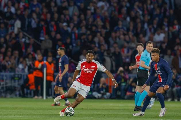 May 7, 2025, Paris, Paris, France: Ben WHITE of ARSENAL in action during the UEFA Champions League semi-final 2nd leg between Paris Saint Germain and Arsenal at the Parc des Princes Stadium - Paris - France Paris France - ZUMAb253 20250507_zsp_b253_019 Copyright: xLoicxBaratouxx