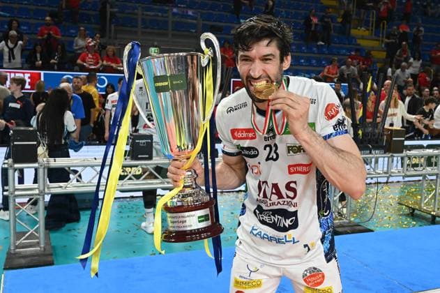 VOLLEY - Superlega Serie A - Playoff Scudetto - Final - Cucine Lube Civitanova vs Itas Trentino Itas Trentino s Resende Gualberto Flavio 23 celebrations for the conquest of the title during Playoff Scudetto - Final - Cucine Lube Civitanova vs Itas Trentino, Volleyball Italian Serie A Men Superleague match in Civitanova Marche, Italy, May 07 2025 Civitanova Marche Italy  Copyright: xIPAxSport ABACAx