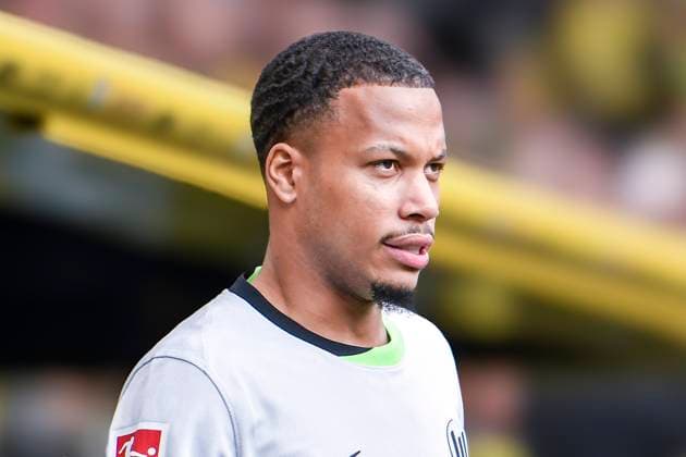 Lukas Nmecha Wolfsburg 10 Portrait, half portrait, image, single, single shot, picture, single, solo, alone, 03 05 2025 Soccer Borussia Dortmund vs VfL Wolfsburg , Signal Iduna Park, Dortmund, DFB DFL REGULATIONS PROHIBIT ANY USE OF PHOTOGRAPHS AS IMAGE SEQUENCES AND OR QUASI VIDEO Copyright: xpepphotox xHorstxMauelshagenx pep00321, pep_20250503_hm_20337