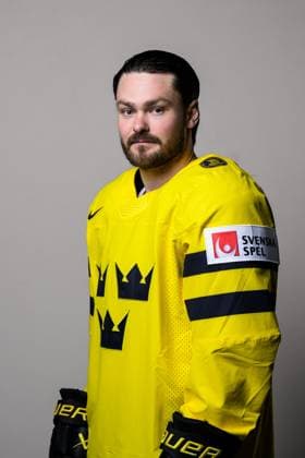 250508 Rasmus Andersson of Sweden poses for a portrait ahead of the 2025 IIHF Ice Hockey World Championship on May 8, 2025 in Stockholm Editors note Background has been retouched Photo Joel Marklund BILDBYRAN kod JM JM0670 bbeng ishockey ice hockey ishockey vm 2025 vm 2025 iihf world championship porträtt sverige sweden  Copyright: JOELxMARKLUND BB250508JM004